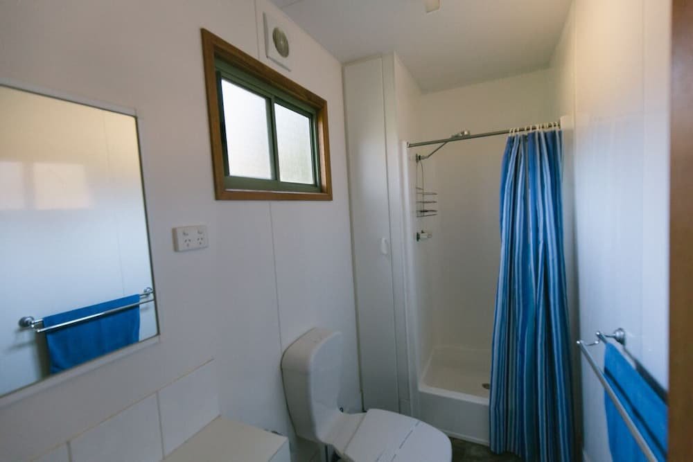 Фото Wonboyn Cabins & Caravan Park