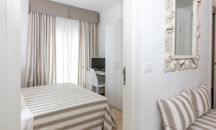 Фото Hotel Plaza Esplanade