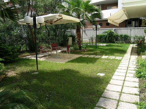 Внешний вид отеля Medi Garden Resort в Альбе Адриатике, фото 3