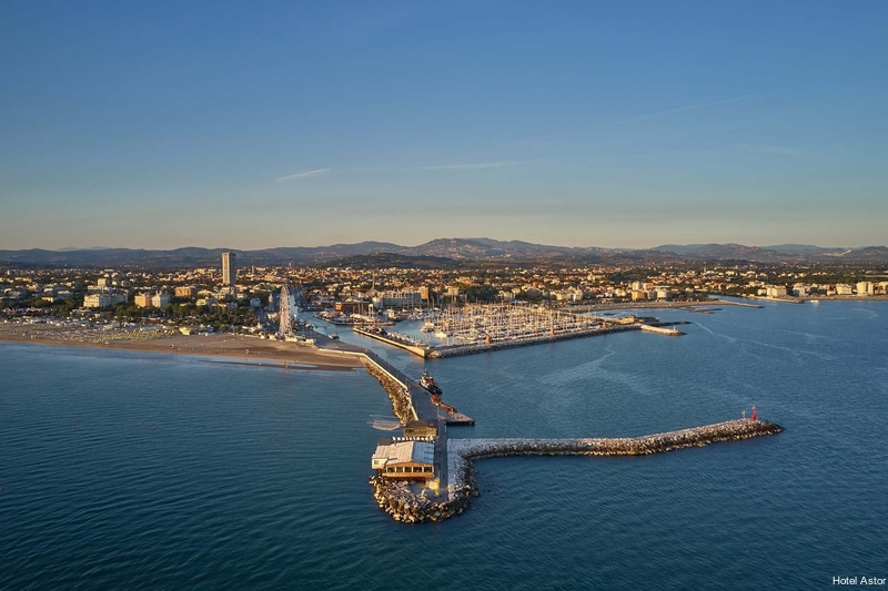 Фото Hotel Astor