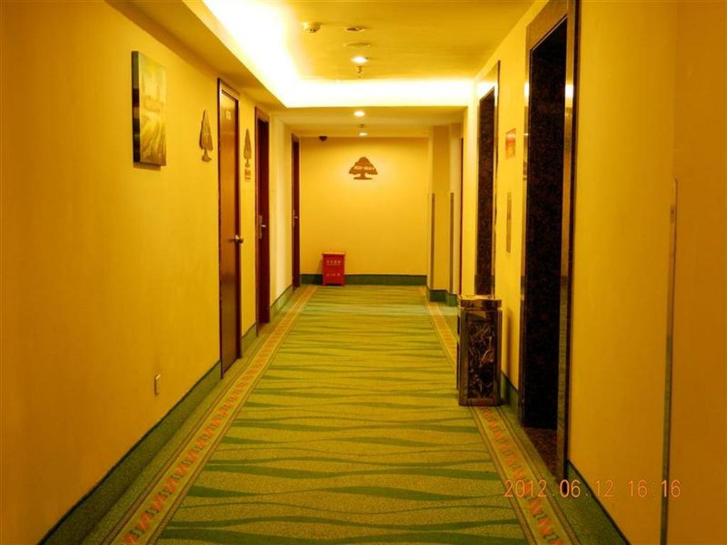 Фото GreenTree Inn Shanghai Hongqiao Airport Hotel