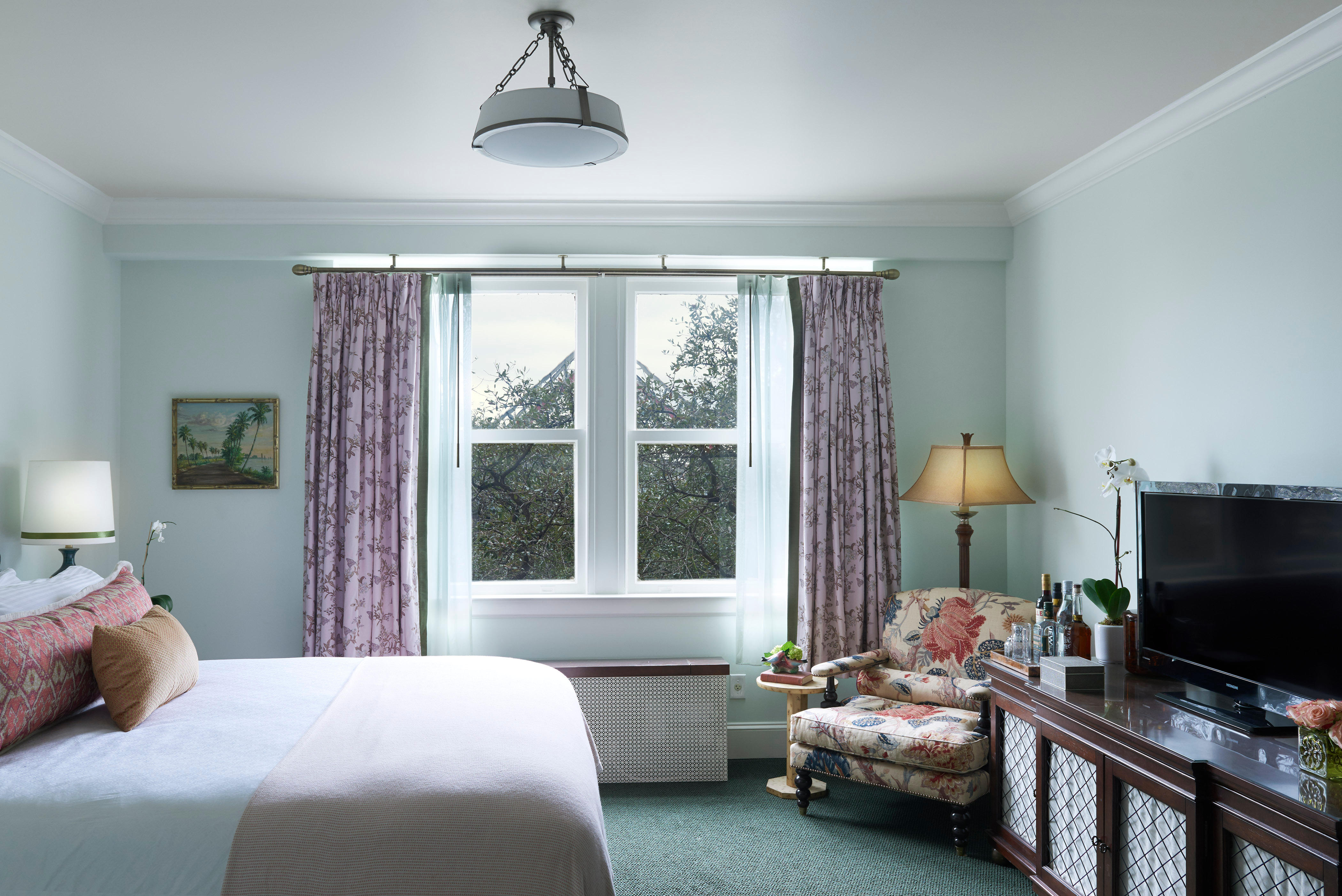 Фото The Pontchartrain Hotel