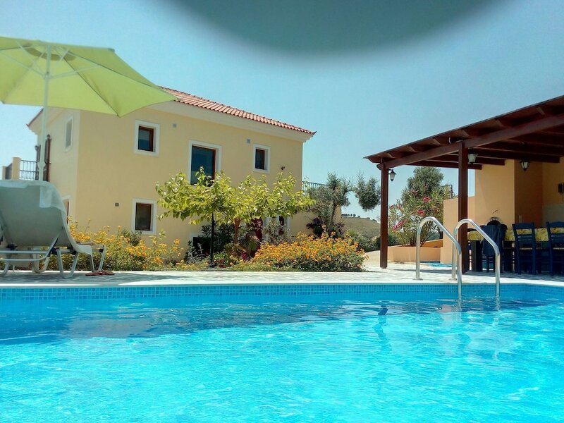 Beautiful Villa, Swimming Pool, sea View Near Village not far From Rethymno, Nw