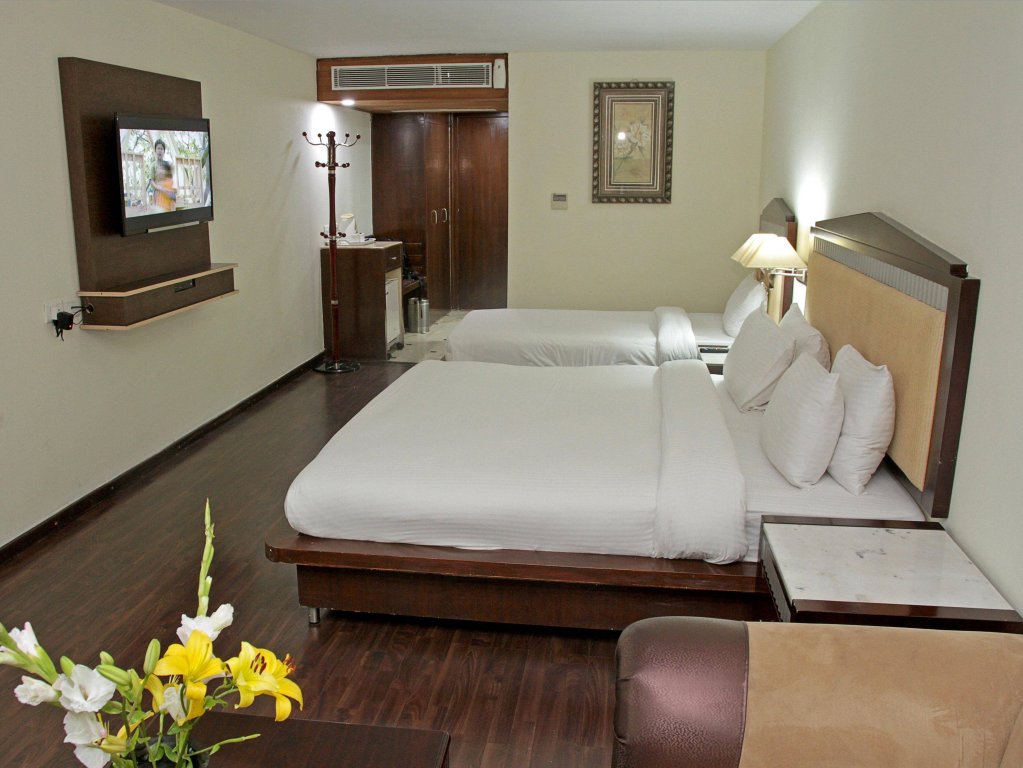 Фото The Residency Hotel