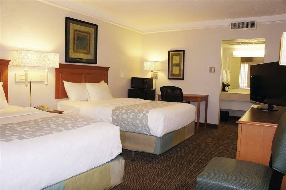 Фото La Quinta Inn & Suites by Wyndham Oklahoma City Airport