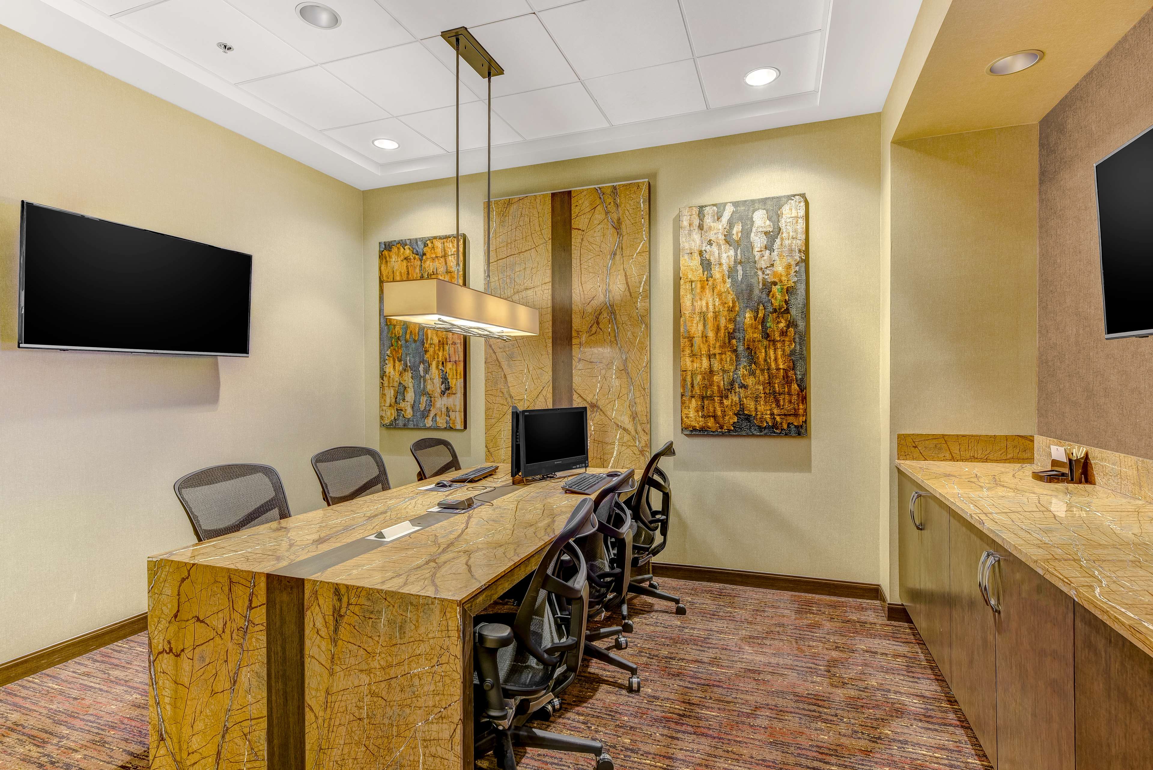 Фото Doubletree by Hilton Anaheim - Orange County