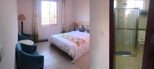 Фото Golden Peacock Resort Hotel