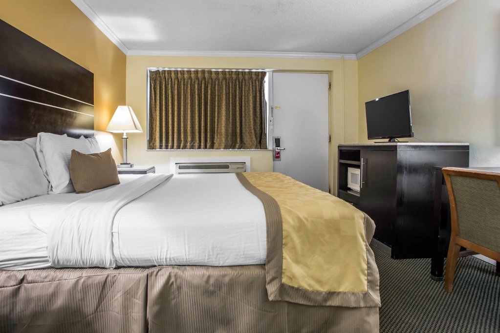 Фото Econo Lodge Beach and Boardwalk