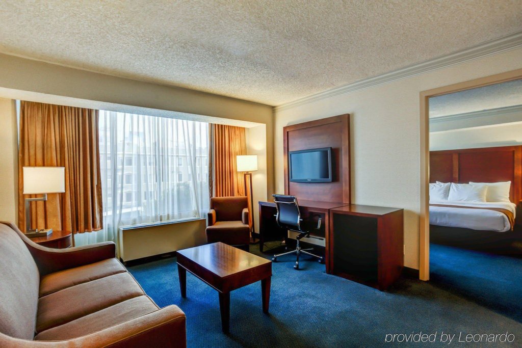 Фото Comfort Inn by the Bay