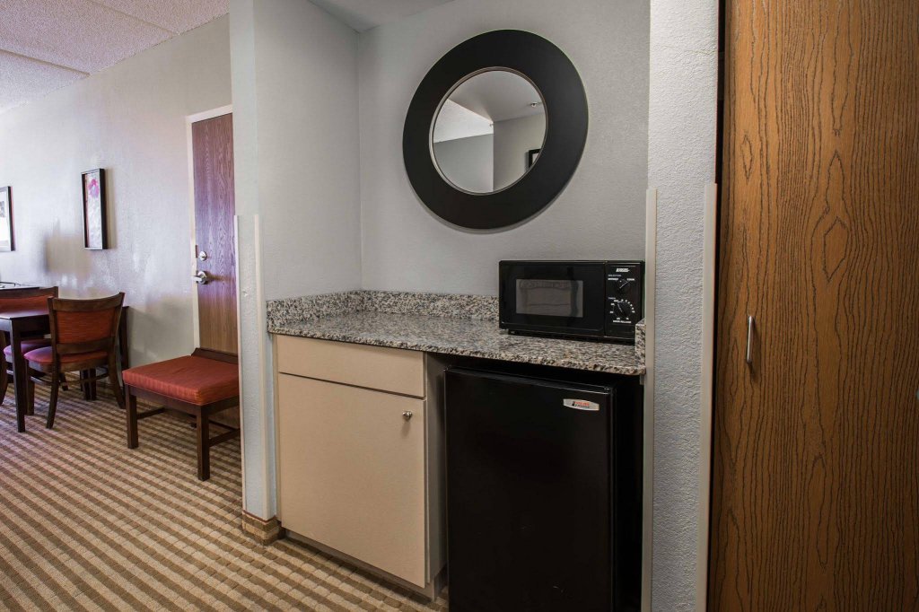 Фото Comfort Suites Near Universal Orlando Resort