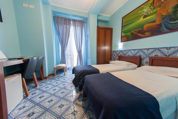 Фото Petit Hotel