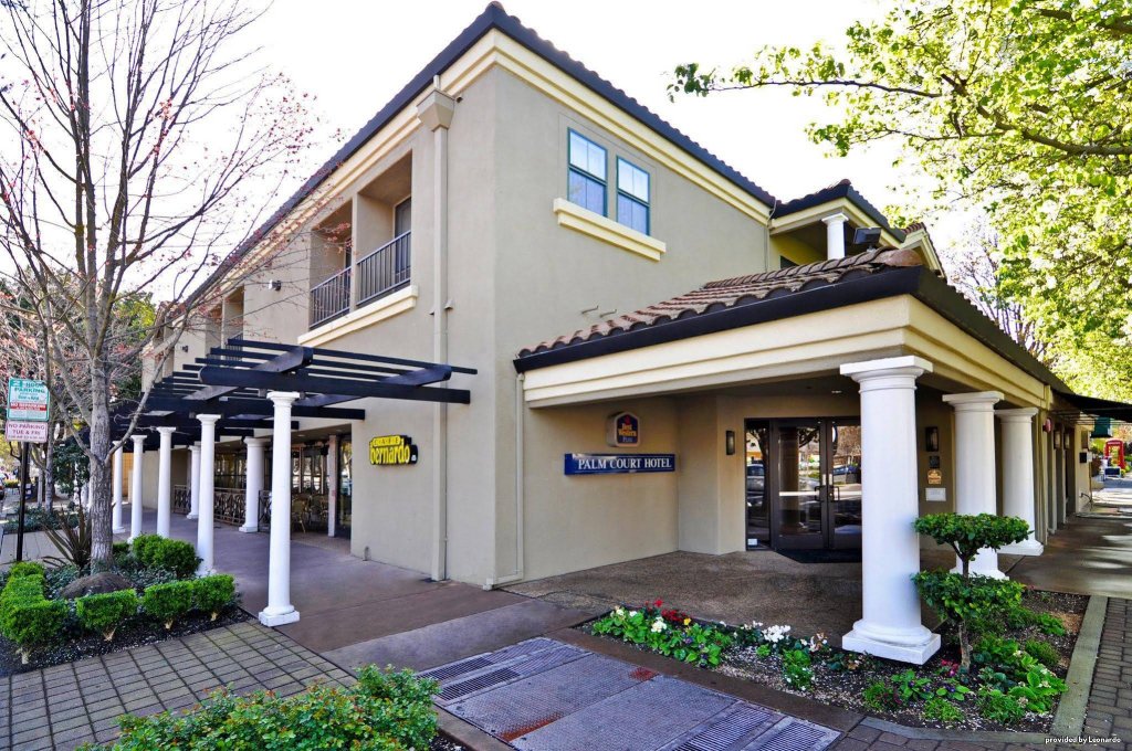 Фото Best Western Plus Palm Court Hotel