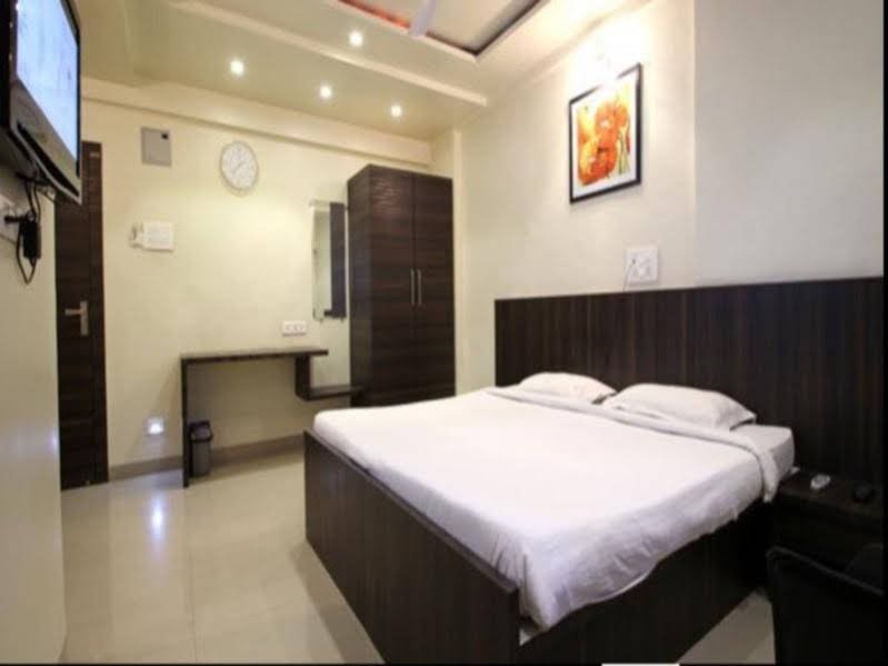 Фото Hotel Suresh Inn