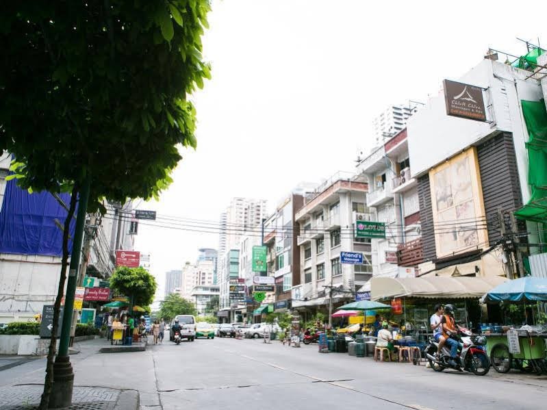 Фото Asoke Montri Hostel