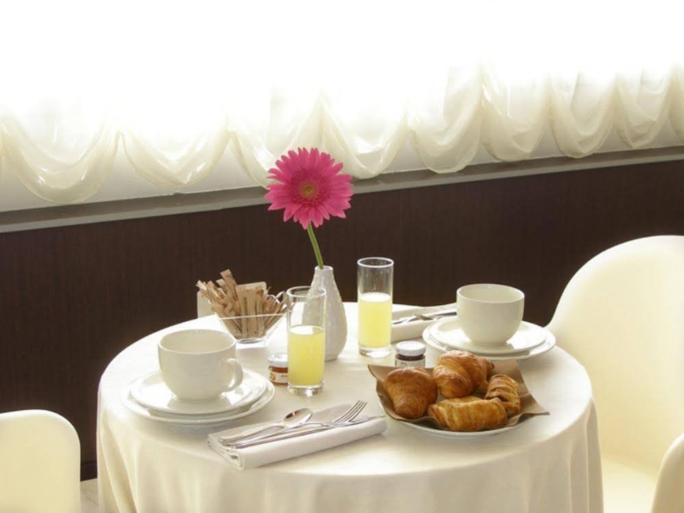 Фото Hotel Petit Palais