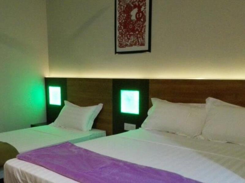 Фото The 16 Hotel