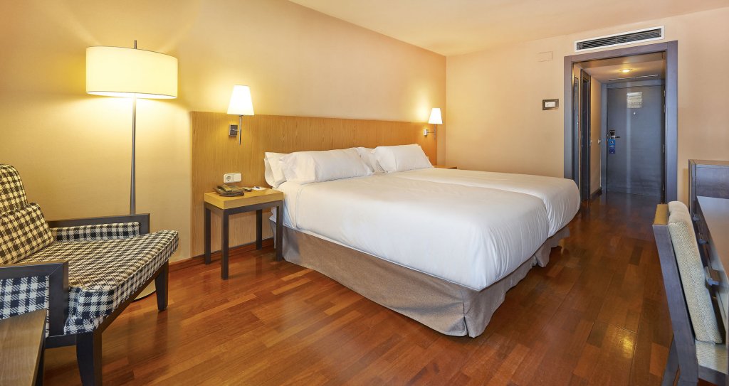 Фото Nh Lleida Pirineos