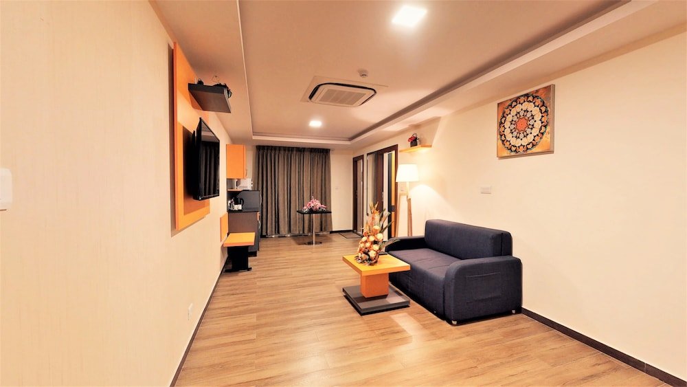 Фото 37th Crescent Boutique Suites