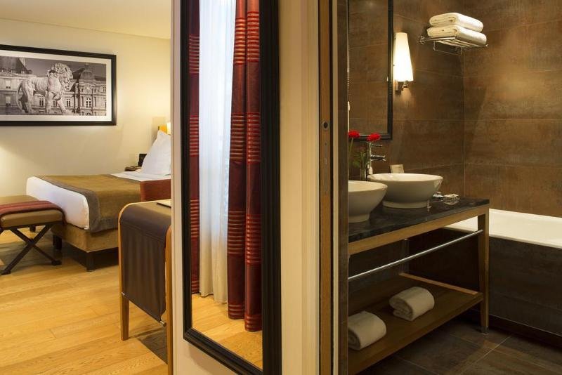 Фото Le Six Paris Hôtel & Spa