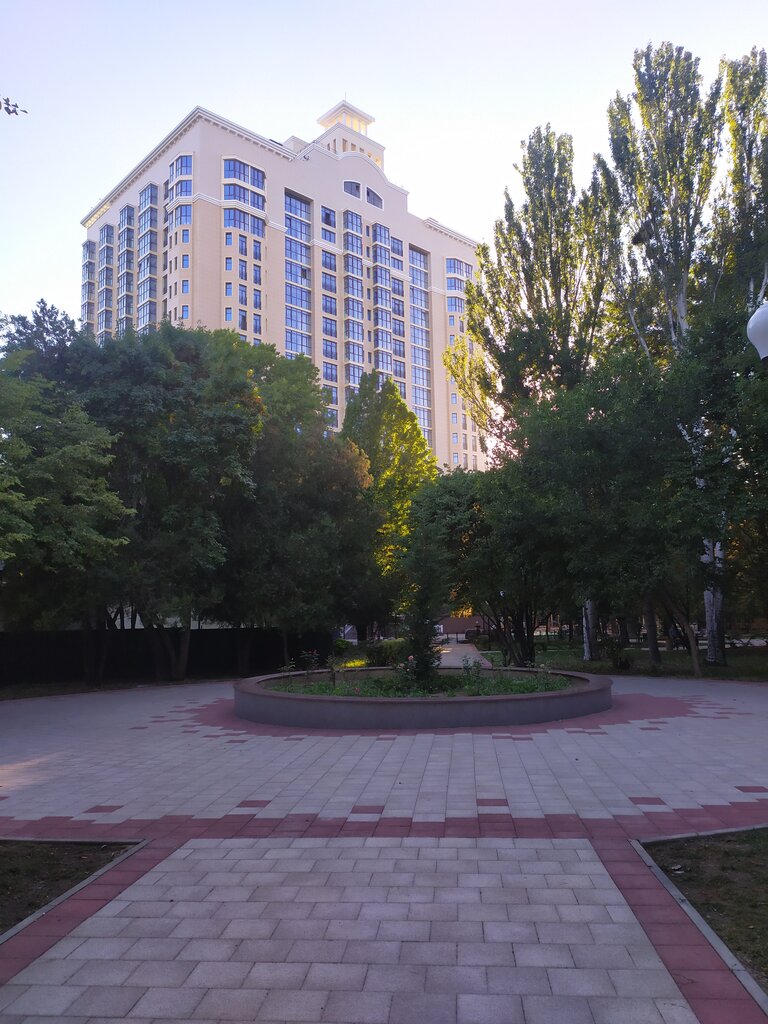 Mədəniyyət və istirahət parkı Bystroletova Square, Simferopol, foto