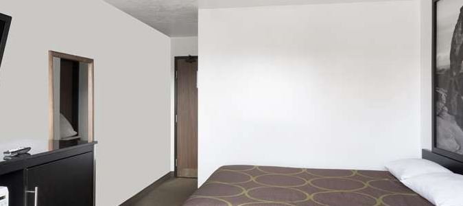 Фото Super 8 by Wyndham Logan