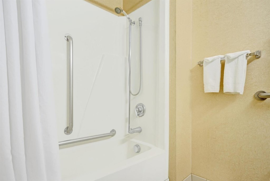 Фото Holiday Inn Express Minneapolis West Plymouth, an Ihg Hotel