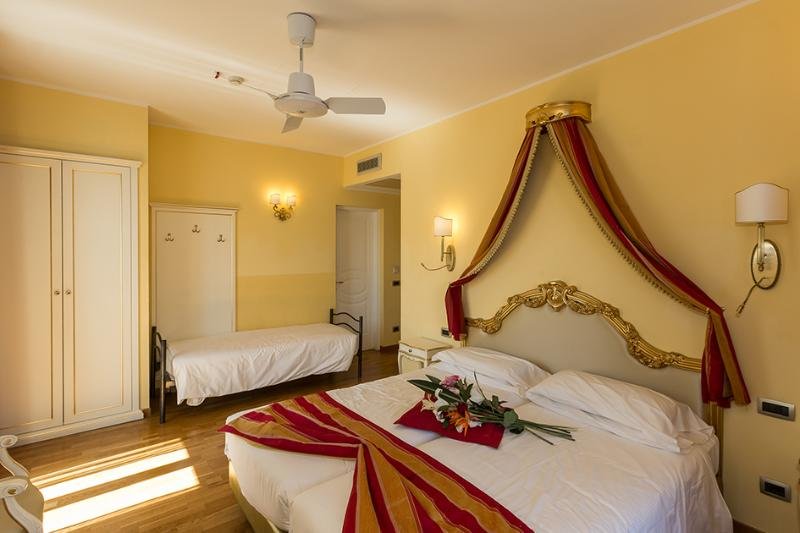 Фото Britannia Excelsior