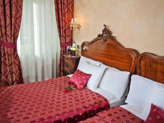 Фото Caesar Prague