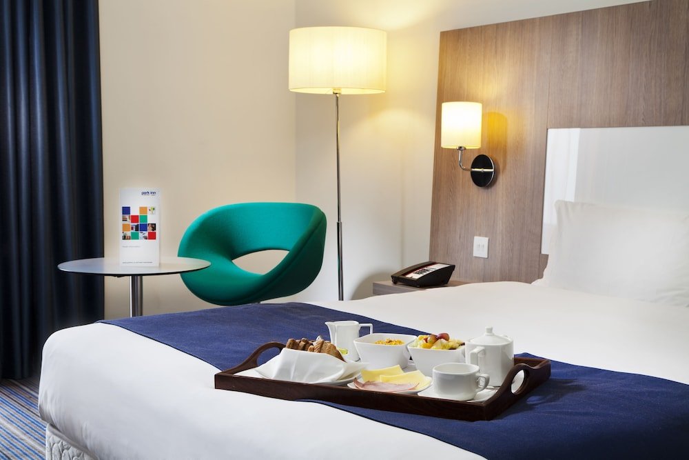 Фото Radisson Hotel Manchester City Centre, A Verified Net Zero Hotel