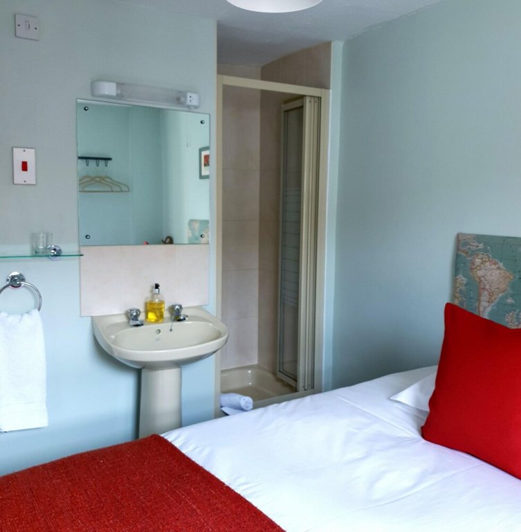 Фото Starlings Guest House