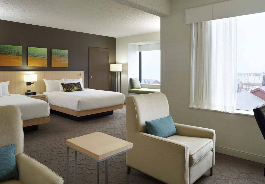 Фото Delta Hotels by Marriott Prince Edward