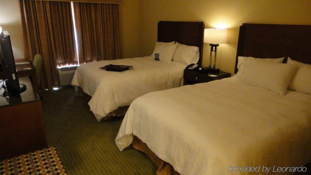 Фото Hampton Inn & Suites Riverside/Corona East