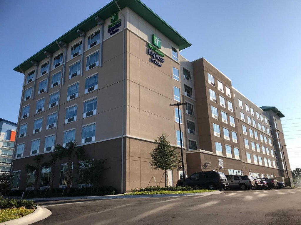 Фото Holiday Inn Express & Suites Orlando at SeaWorld, an Ihg Hotel