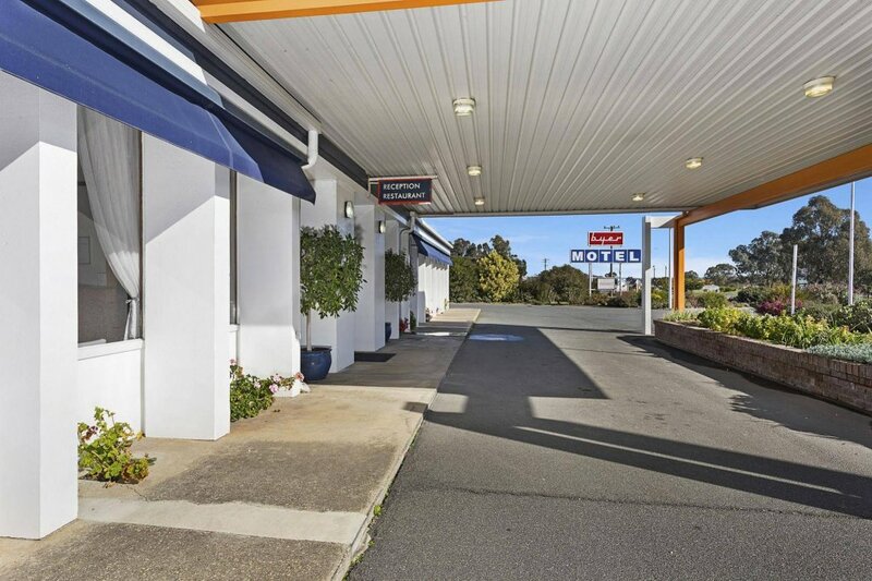 Гостиница Byer Fountain Motor Inn, Holbrook