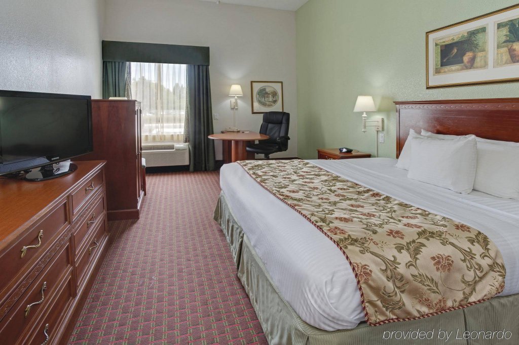 Фото La Quinta Inn & Suites by Wyndham Tampa Bay Area-Tampa South