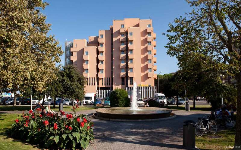 Фото отеля 2