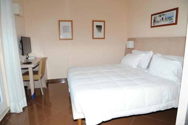 Фото Hotel Chiaraluna