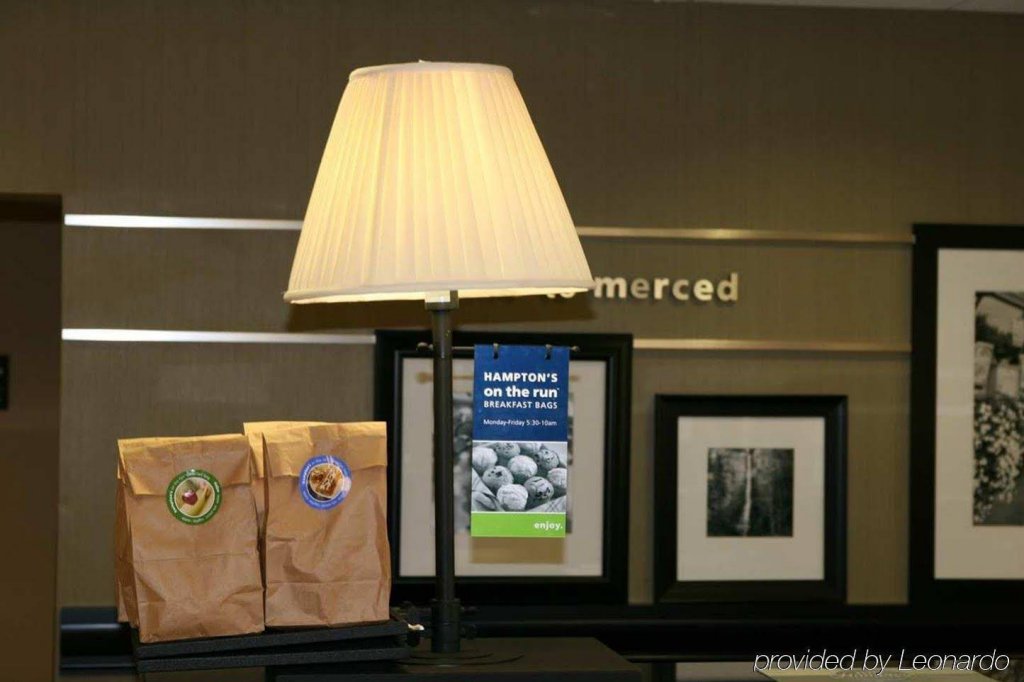 Фото Hampton Inn & Suites Merced