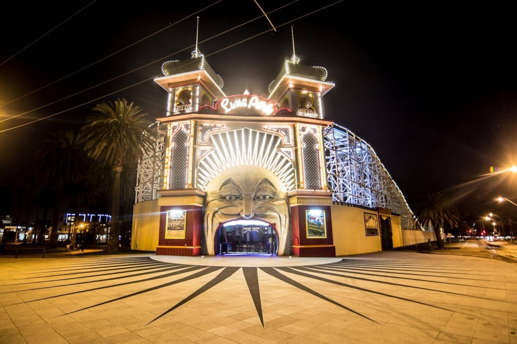 Фото отеля 1