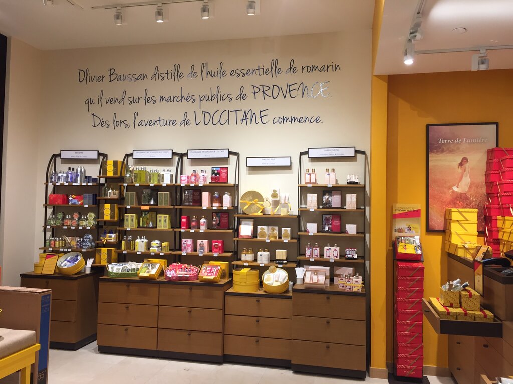 Perfume and cosmetics shop L'occitane EN Provence, Laval, photo