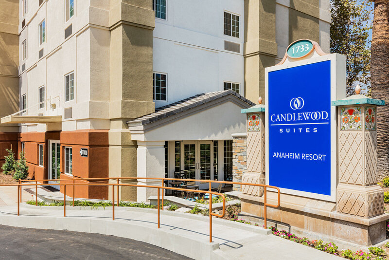 Гостиница Candlewood Suites Anaheim - Resort Area, an Ihg Hotel в Анахайме