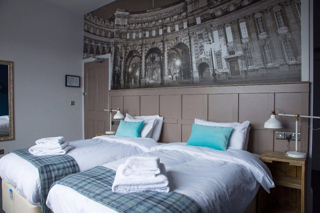 Фото The Station Hotel