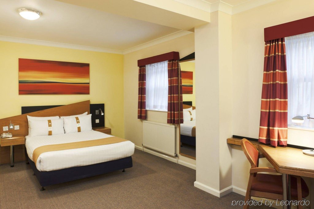 Фото Holiday Inn Express London Victoria, an IHG Hotel