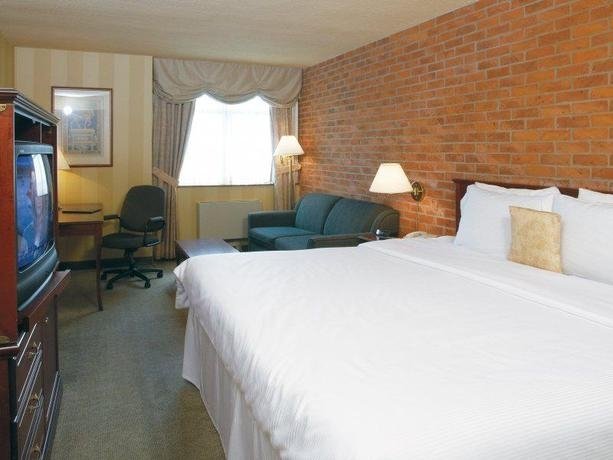 Фото DoubleTree by Hilton Toronto Airport