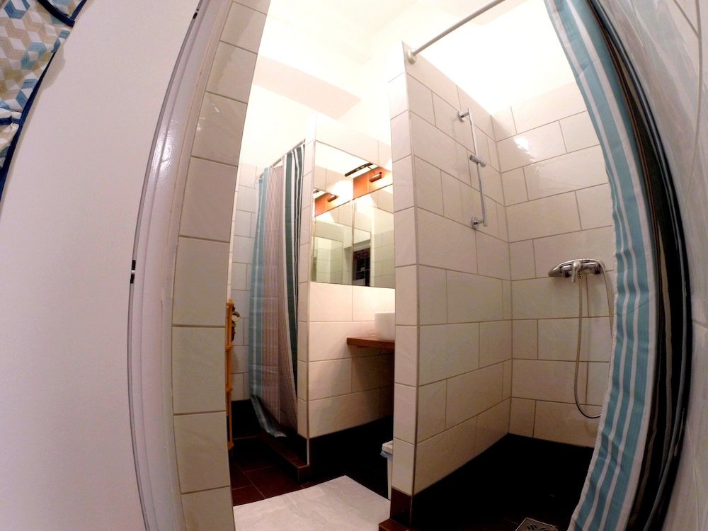 Фото Friends Hostel and Apartments Budapest