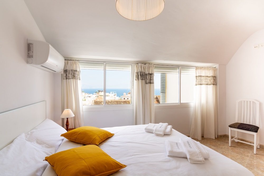 Фото Hostal Luna de Nerja