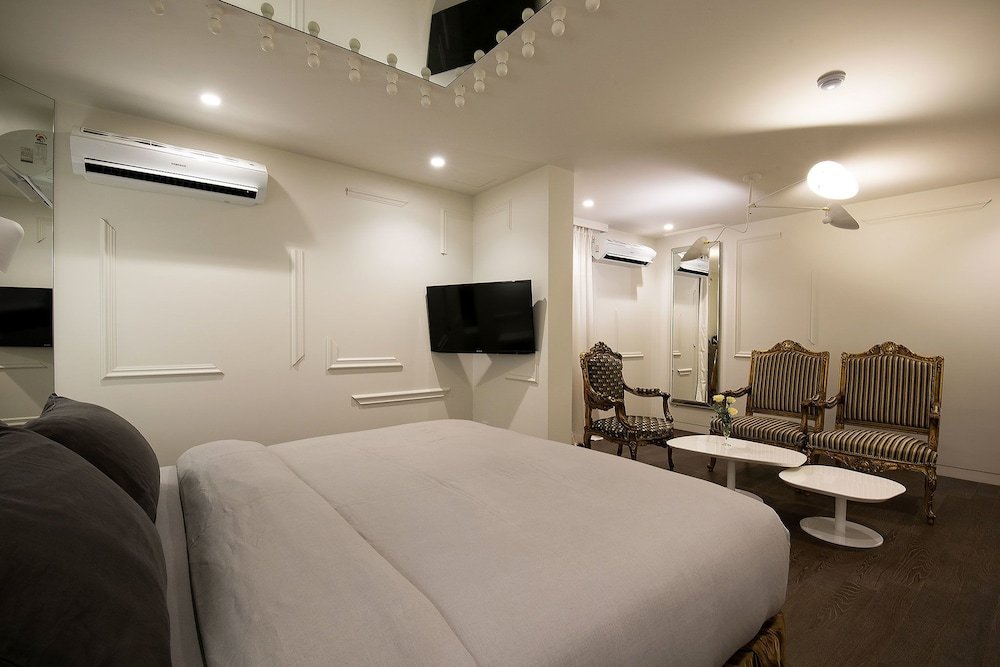 Фото Nineth Hotel