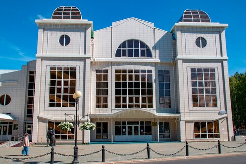 ХХХ тамаша қызметші