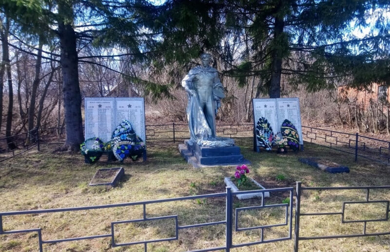 Monumento, memorial Братская могила воинов, погибших в 1943 г., , foto