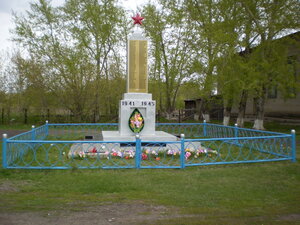 Воинам-землякам, погибшим в годы Великой Отечественной войны (Novosibirsk Region, Zdvinskiy rayon, selo Nizhniy Uryum (Lokhmotkino)), monument, memorial